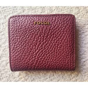 Fossil Genuine Leather Pebbled Burgundy Bi-fold Wallet Compact Women’s Accessory